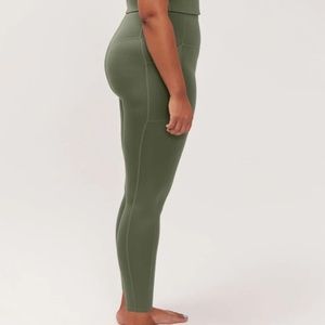 Girlfriend Collective Compressive Pocket Legging in Thyme Size XXS